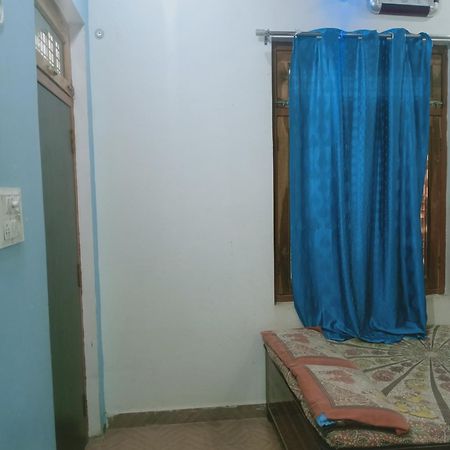 Saksham Guest House Jhusi ภายนอก รูปภาพ
